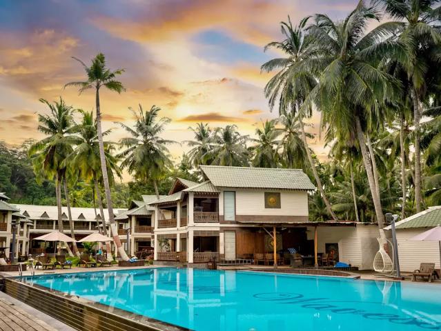 Sandyy Wavess Beach Resort