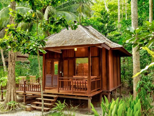 Barefoot Resort