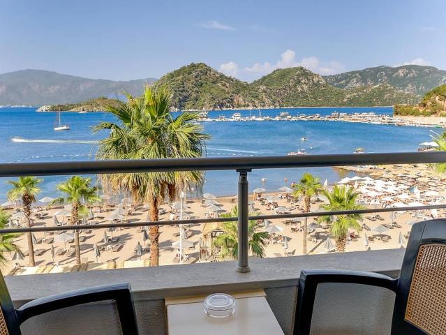 Faros Premium Beach