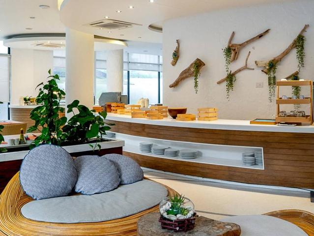 Bandara Phuket Beach Resort