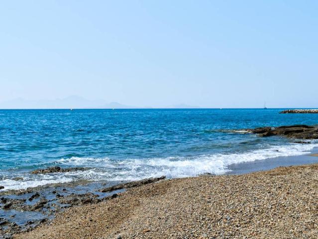 Grand Blue Beach