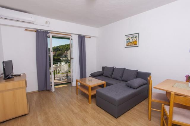 Lovre 2-