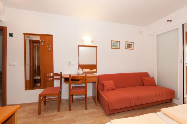 Přistýlka apartmánu pro 2+3 osoby - ložnice, Vila Pavica, Tučep