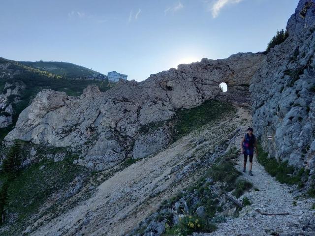 11 km pěší turistiky v Alpách, pohoří Raxalpe, Rakousko, CK