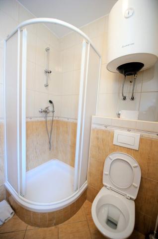 CK Gradac Vila Biokovo apartmán 2+2 (č.3) sprchový kout