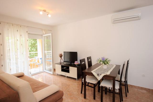 CK Gradac Vila Biokovo apartmán 2+2 (č.3) jídelna