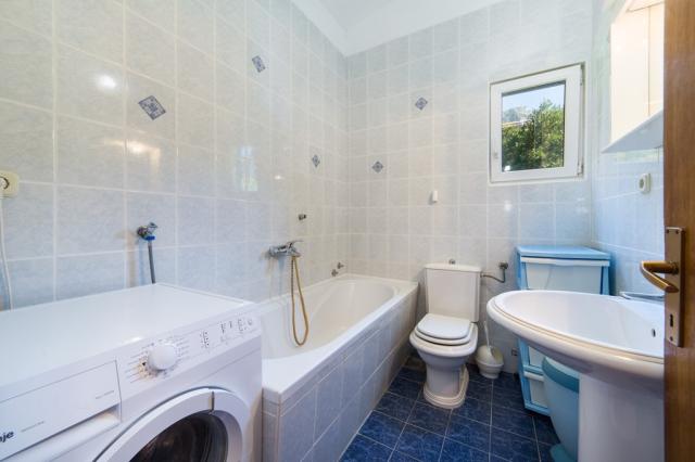 CK Chorvatsko Gradac Vila Slavena APT koupelna