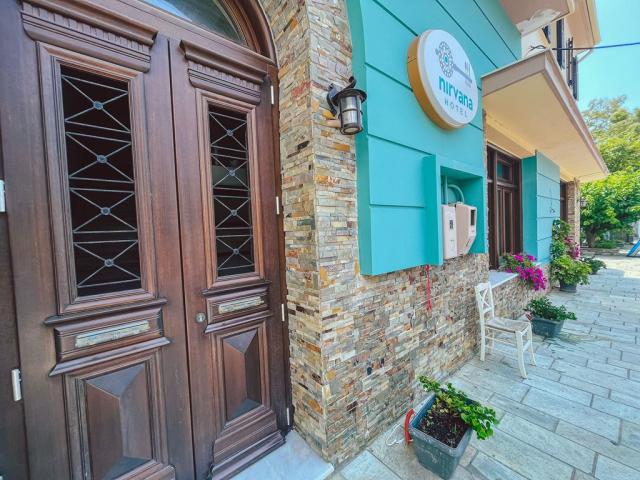 Vchod do hotelu Nirvana, letovisko Kala Nera, Pelion, Řecko, CK