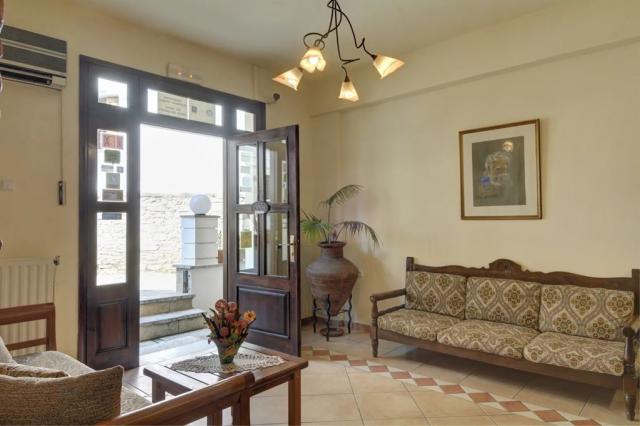 Vstup do hotelu Katia v letovisku Afissos, Pelion, Řecko, CK