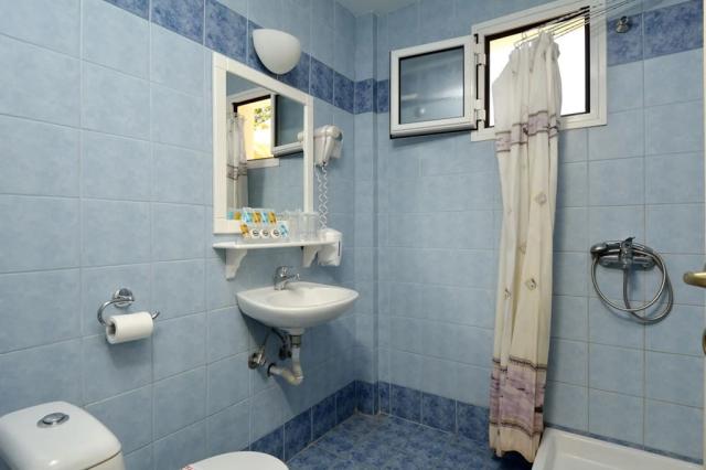 Koupelna v pokoji, hotel Katia, Afissos, Pelion, Řecko, CK