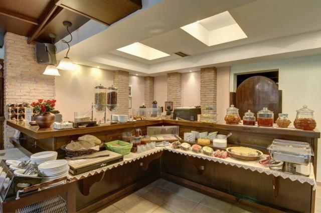 Snídaně v restauraci hotelu Katia, Afissos, Pelion, Řecko, CK