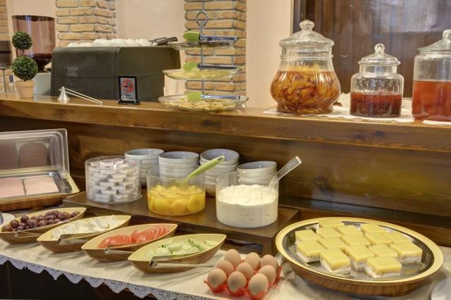 Snídaně v hotelové restauraci, hotel Katia, Afissos, Pelion, Ře