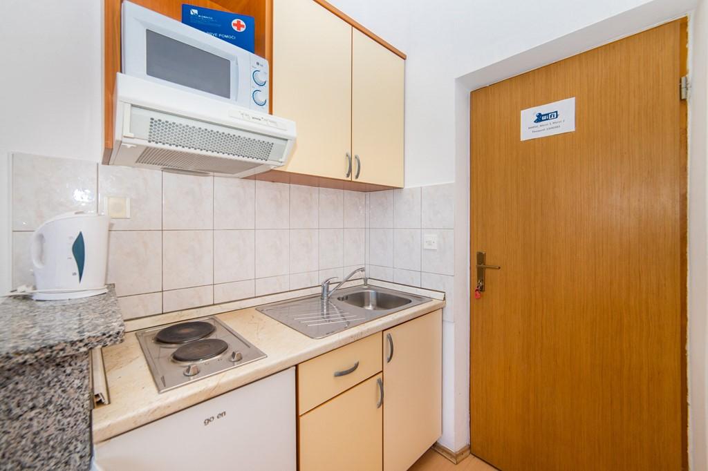 CK Gradac vila Neda kuchyně