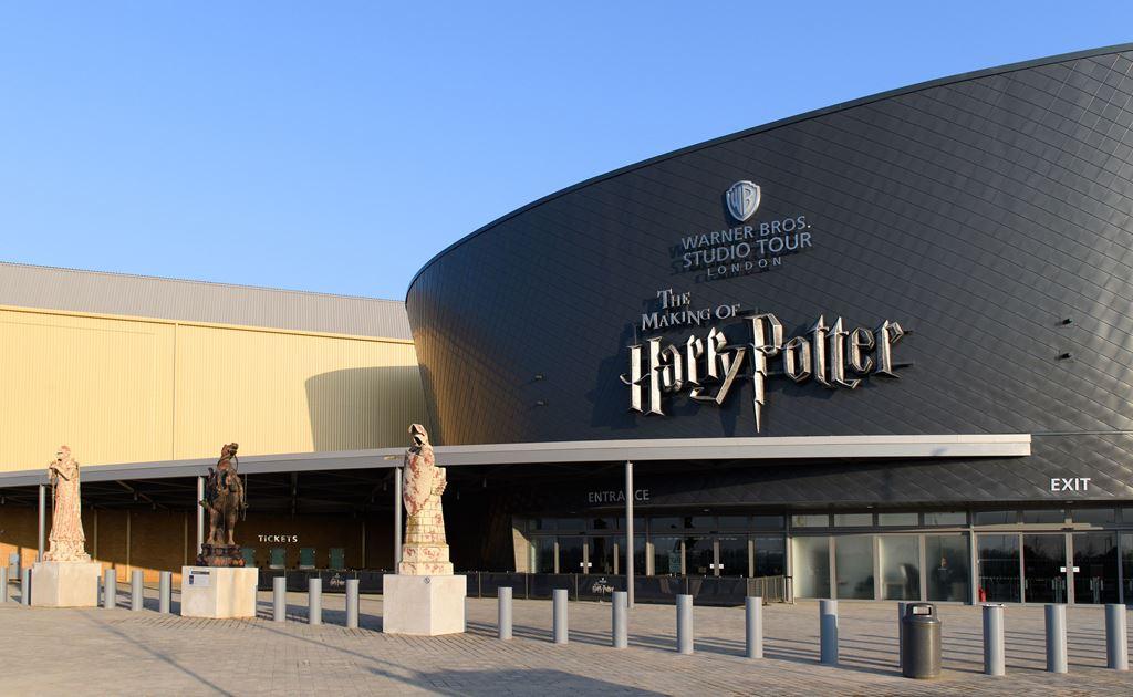 CK, Londýn, Warner Bros. Studio