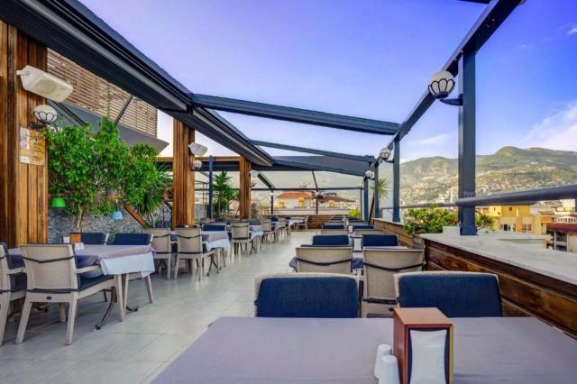 Hotel Ergun, střešní restaurace, Alanya, Turecko, CK