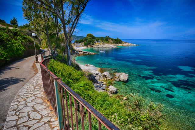 Kassiopi Bay, pláž Bataria, Korfu, Řecko, CK