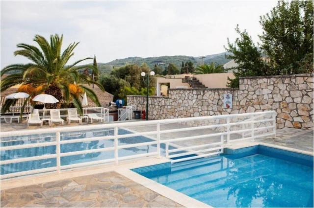 Bazény v Michelangelo Resort, Kassiopi, Korfu, Řecko, CK