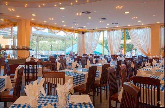 Vnitřní restaurace, Michelangelo Resort, Kassiopi, Korfu, Řecko