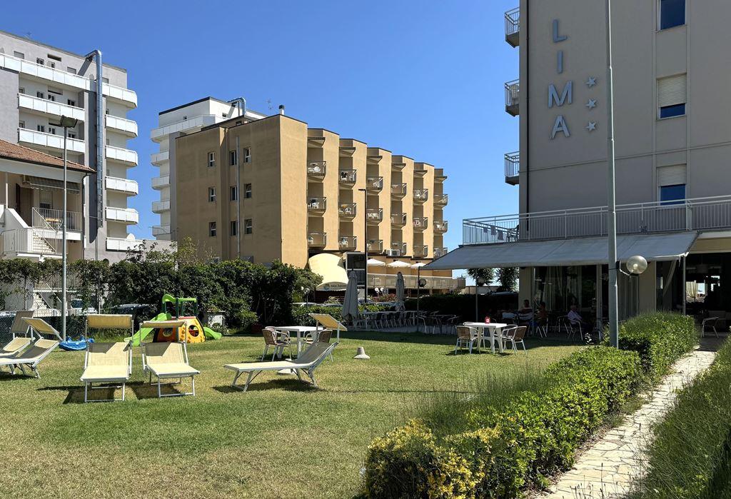 CK CK, hotel Lima - zahrada u hotelu