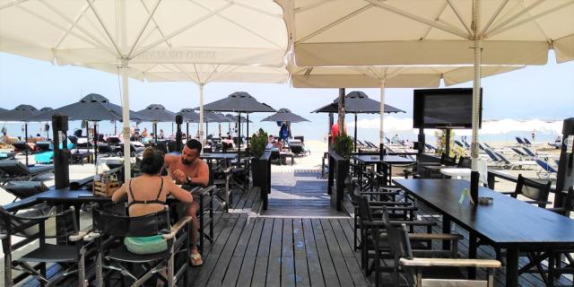 restaurace na pláži, letovisko Roda, Korfu, Řecko, CK