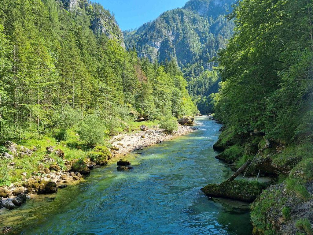 Turistika soutěskou Wasserlochklamm a údolím Mendlingtal - vodopády, lávky a kouzelné výhledy
