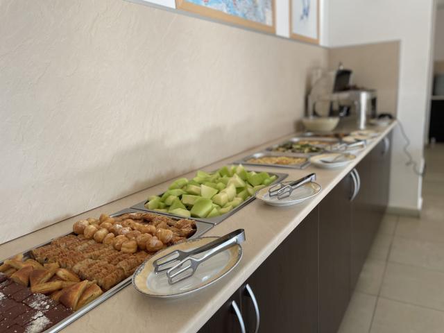 Buffet-table_101
