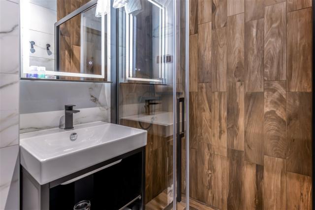 Bathroom_hotel Ad Turres (2).jpg