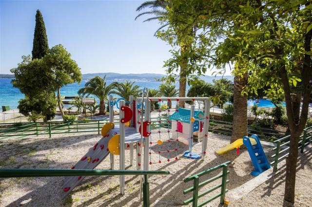 Children_playground_1.jpg