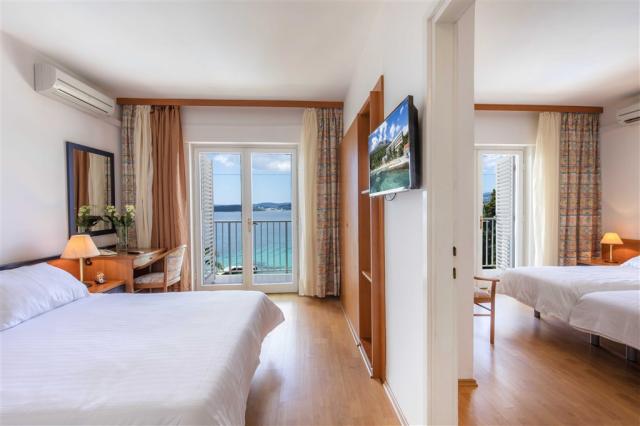 Comfort_Familiy_Room_With_Balcony_S4FB_1.jpg