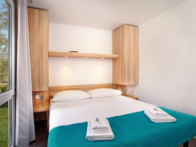 007f_bookingcom.jpg