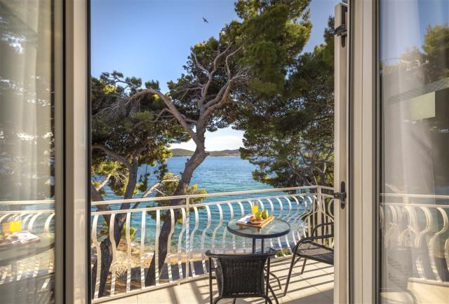 Superior_Double_Room_With_Seaside_Balcony_S3BM_3.jpg