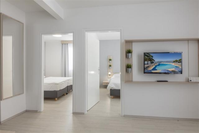 Superior_Family_Room_With_Seaside_Balcony_S4FS_2.jpg