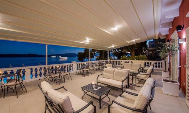 Hotel-Bellevue----Lounge-terrace.jpg