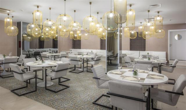 A_la_carte_restaurant_1.jpg