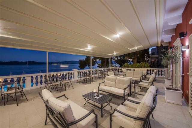 Lounge_terrace.jpg