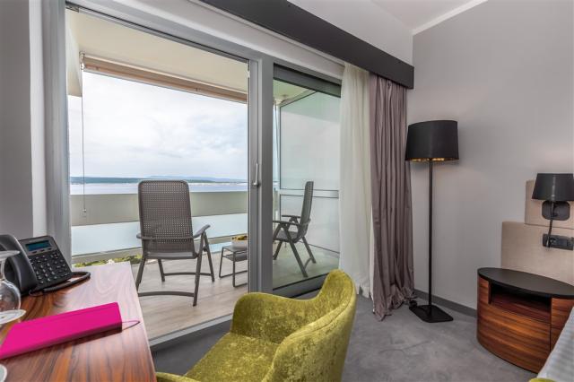Premium double room, sea view, balcony (1).jpg
