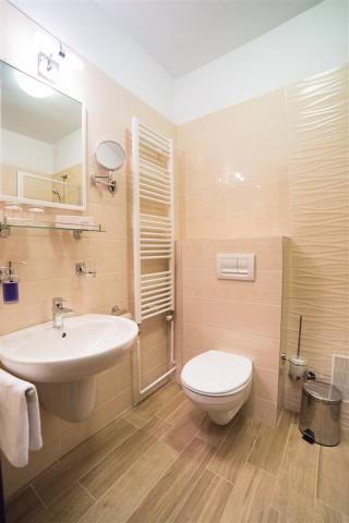 Bathroom_hotel Omorika (2).jpg