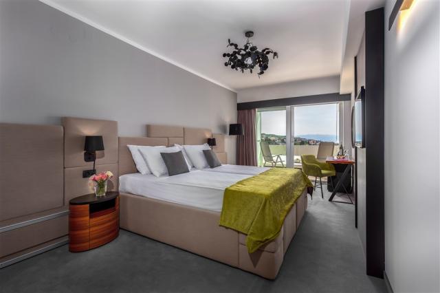 Superior twin room sea side, balcony (4).jpg