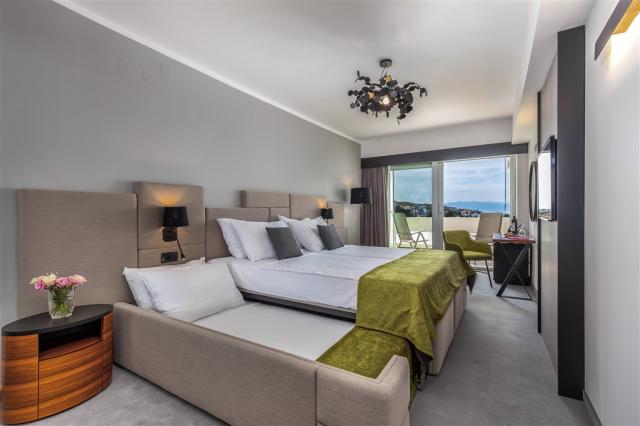 Superior twinroom sea side, balcony (2).jpg
