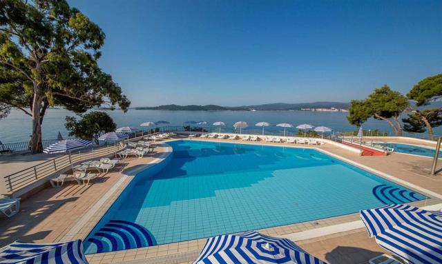 Hotel-Bellevue-Pool-3.jpg