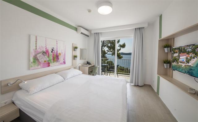 Comfort_Double_Room_With_Seaside_Balcony_S2BM_4.jpg
