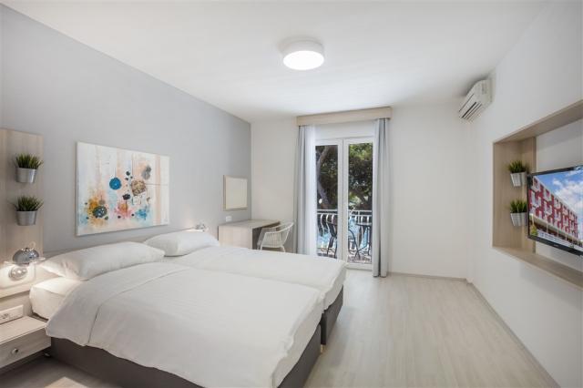 Superior_Suite_With_Seaside_Balcony_HA2M_3.jpg