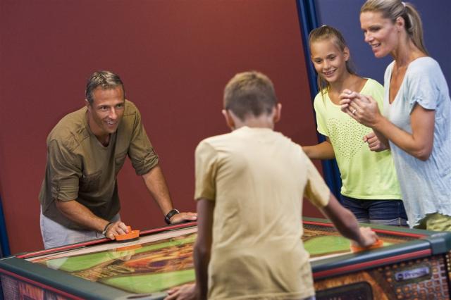 DH Bük_air hockey 2.JPG