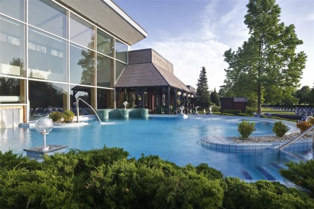 DH Bük_outdoor adventure pool.JPG
