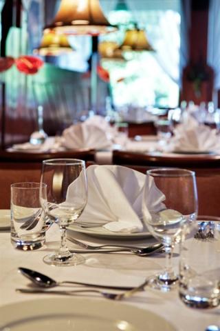 DH Bük_festive place setting.JPG