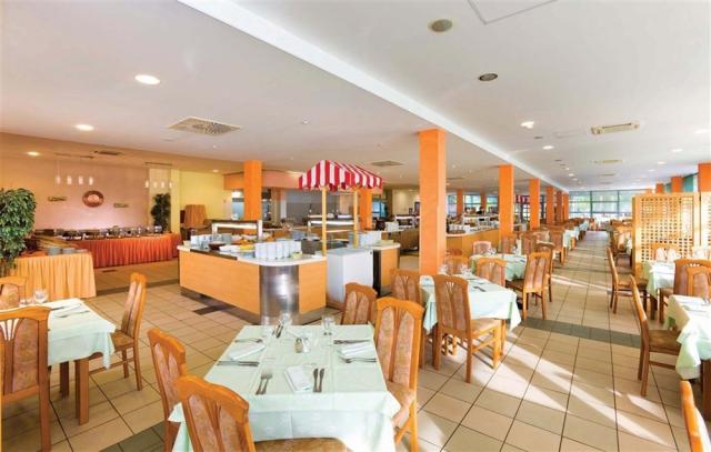Polyesia-bars-restaurants.jpg