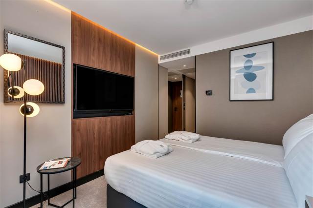 Standard double twin room with balcony_hotel Noemia (4).jpg