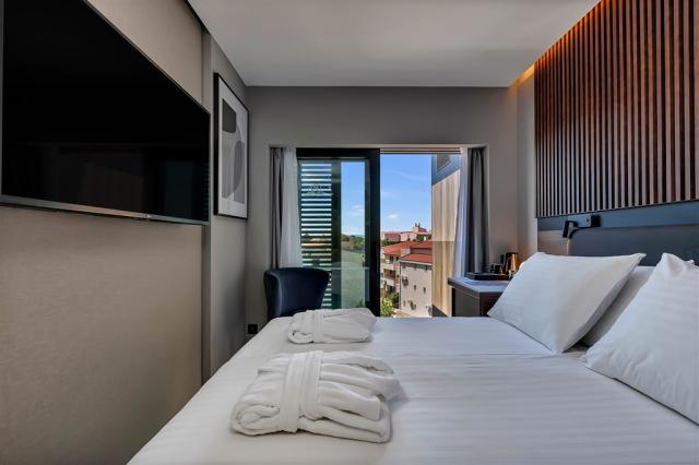 Standard family room 3 persons_hotel Noemia (7).jpg