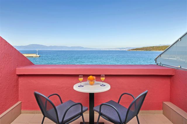 Superior_Double_Room_With_Sea_View_Balcony_S2BS_4.jpg