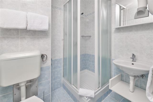 Comfort_Double_Room_S2_S3_4.jpg